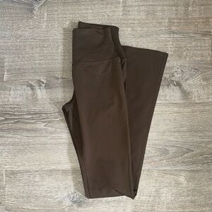 ALO Yoga Espresso 7/8 Bootcut Leggings in XS